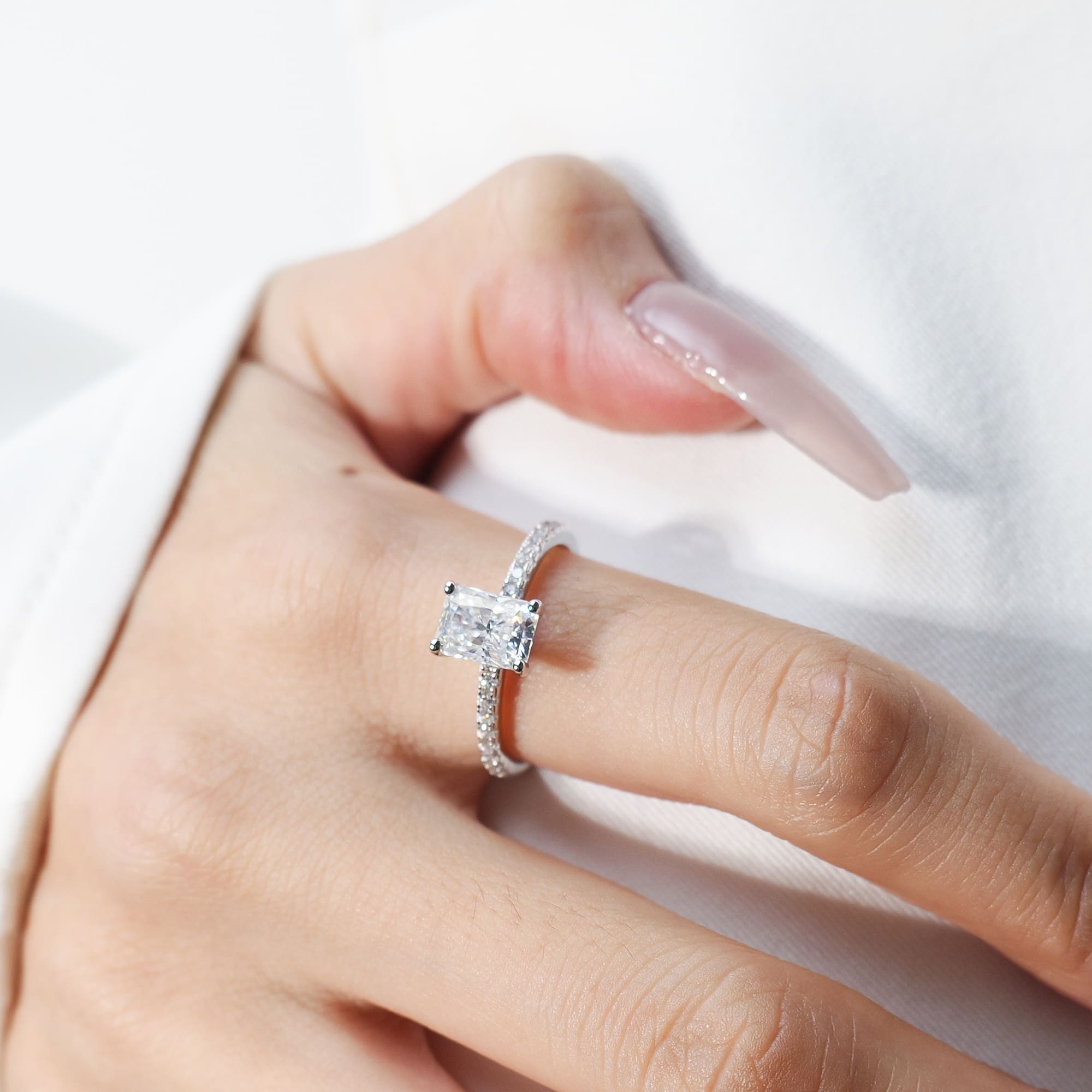 Elegant 925 Silver Radiant Cut Solitaire Moissanite Engagement Ring - Image 2