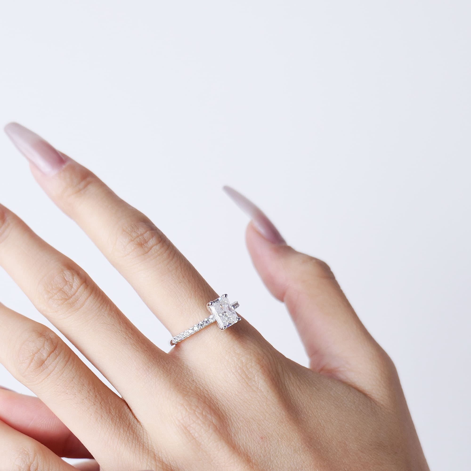 Elegant 925 Silver Radiant Cut Solitaire Moissanite Engagement Ring - Image 3