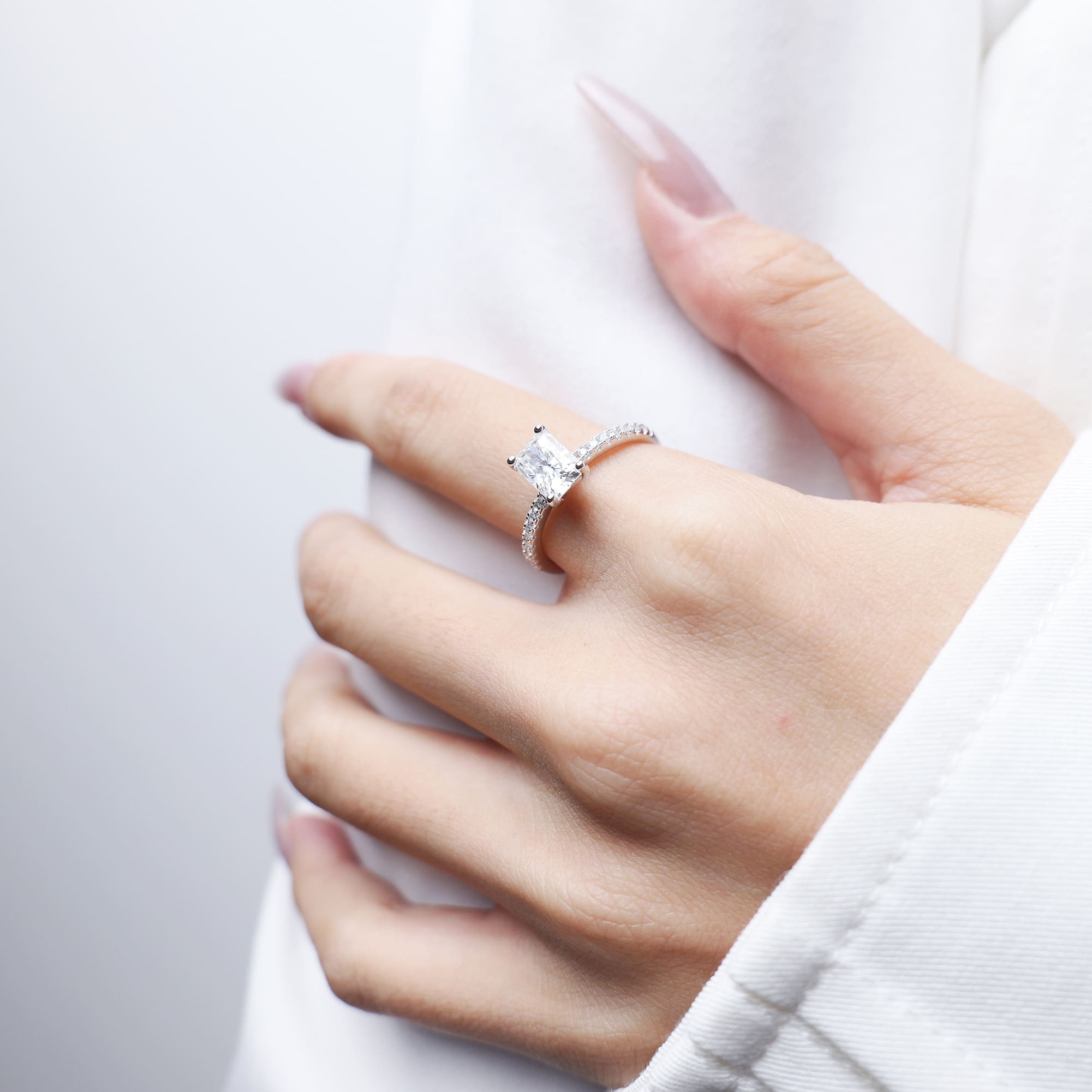 Elegant 925 Silver Radiant Cut Solitaire Moissanite Engagement Ring - Image 4